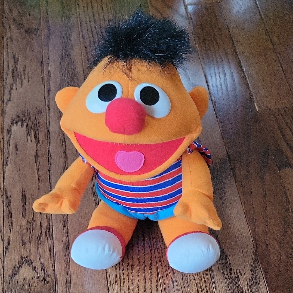 Tickle Me Ernie Sesame Street  1996